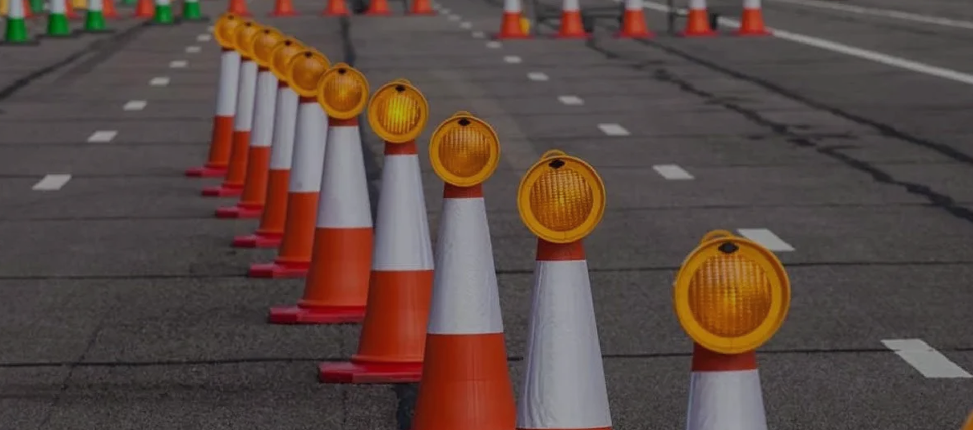 Road safety delineators